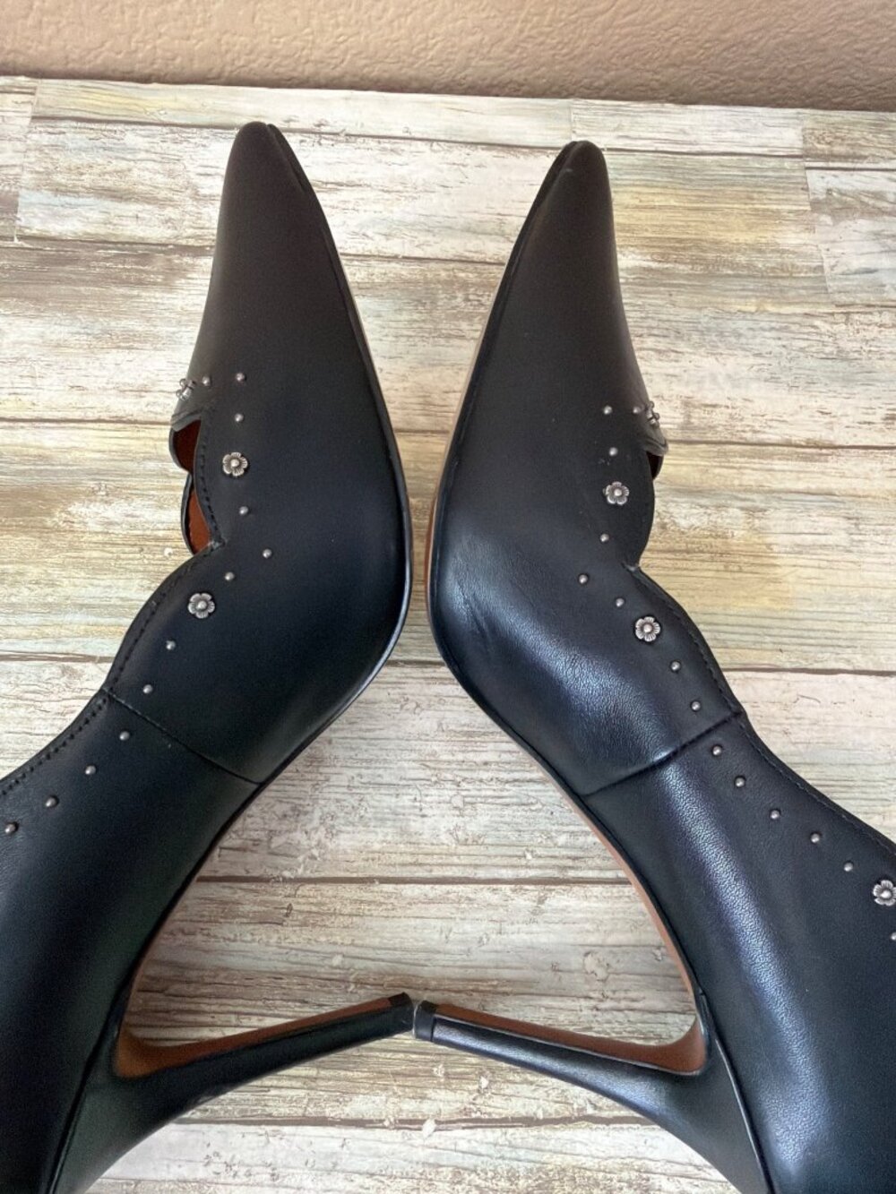 Coach Waverly Black Leather Scalloped Studded Pumps Pointed Toe Heels Size 9 - Picture 9 of 13